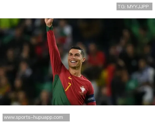 C罗在比赛中小角度射门再进一球成功完成双响壮举